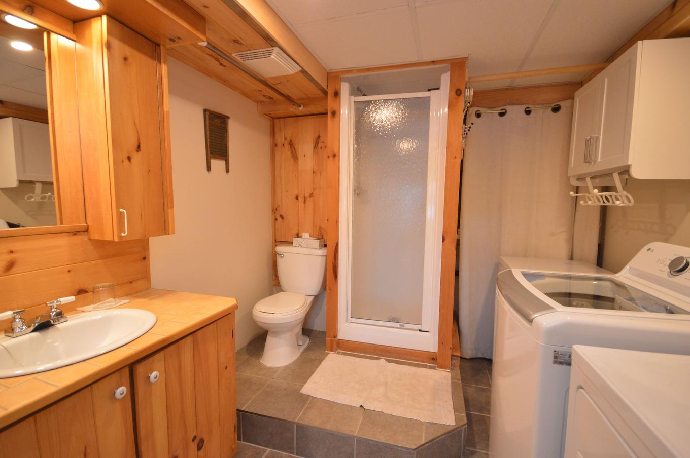 Bathroom - 9990 Ch. Du Lac-Labelle, Labelle, QC - Indoor Photo Showing Laundry Room