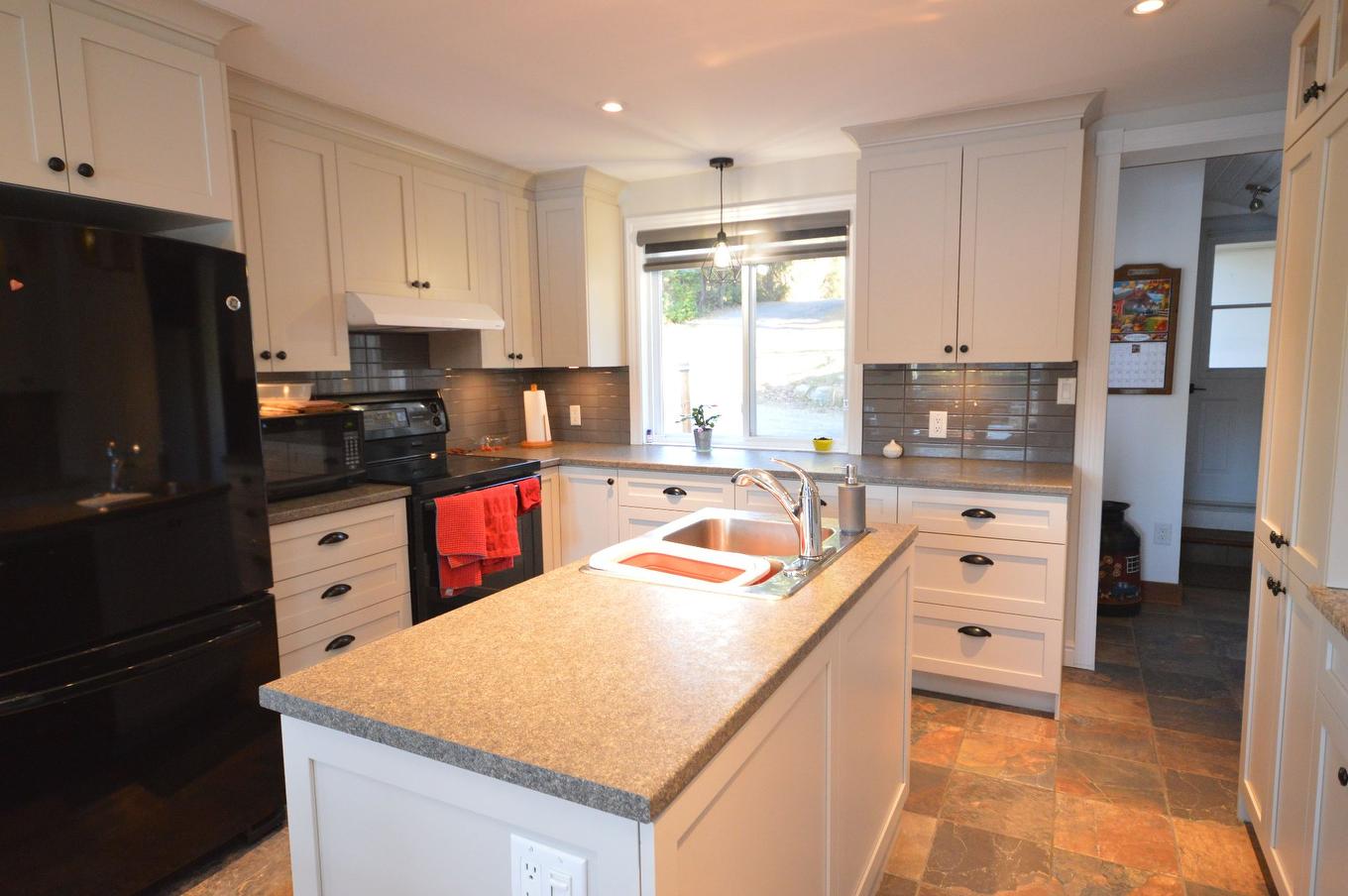 Kitchen - 9990 Ch. Du Lac-Labelle, Labelle, QC - Indoor Photo Showing Kitchen With Double Sink