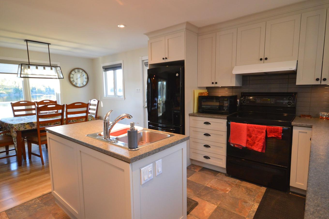 Kitchen - 9990 Ch. Du Lac-Labelle, Labelle, QC - Indoor Photo Showing Kitchen With Double Sink