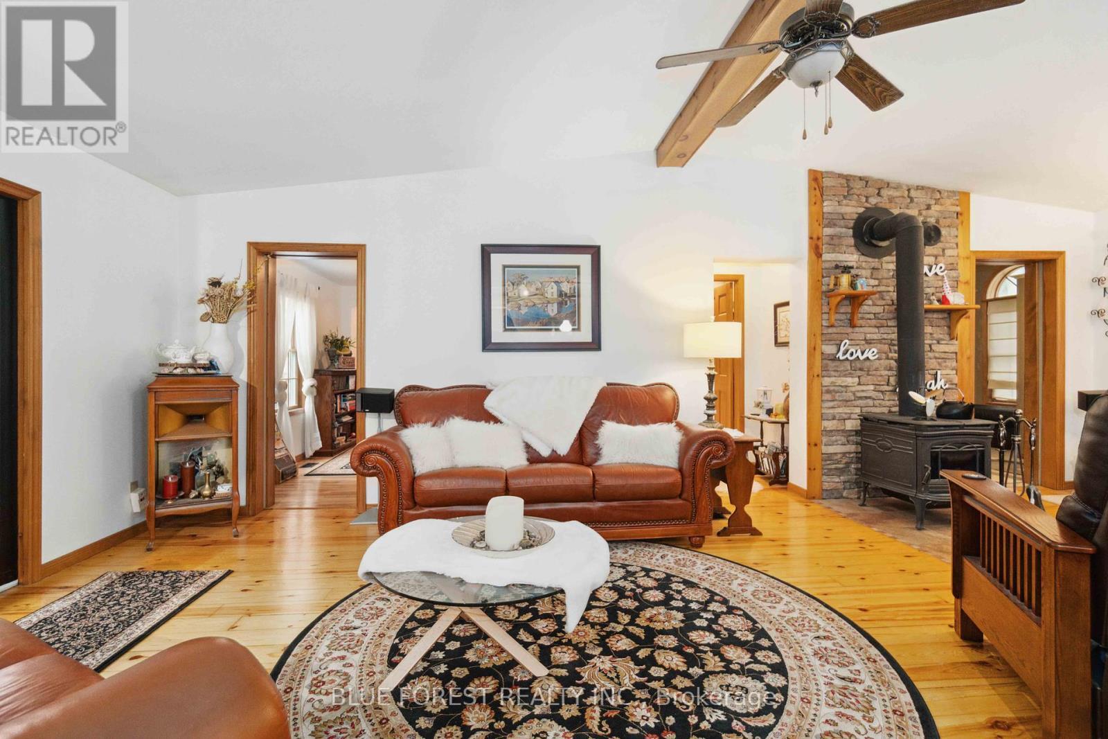 4396 Wellington Road 32, Cambridge, ON - Indoor Photo Showing Living Room