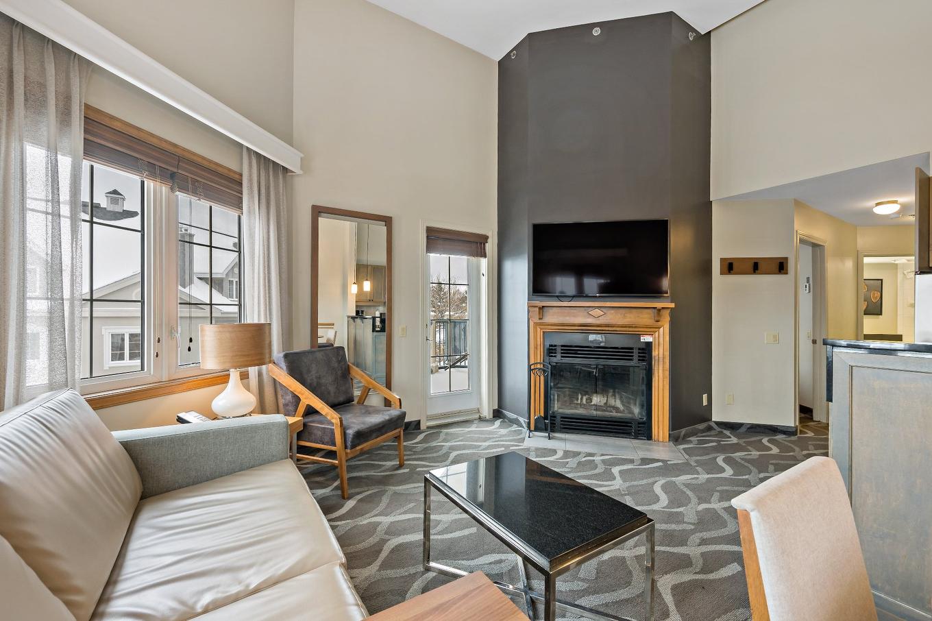 Living room - 341-170 Ch. Du Curé-Deslauriers, Mont-Tremblant, QC - Indoor Photo Showing Living Room With Fireplace