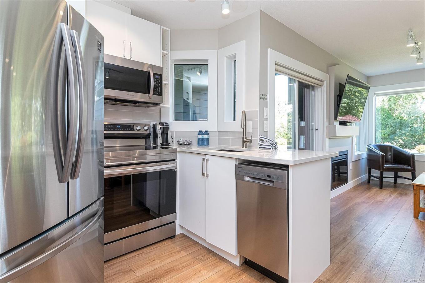714-1600 Stroulger Rd, Nanoose Bay, BC - Indoor Photo Showing Kitchen