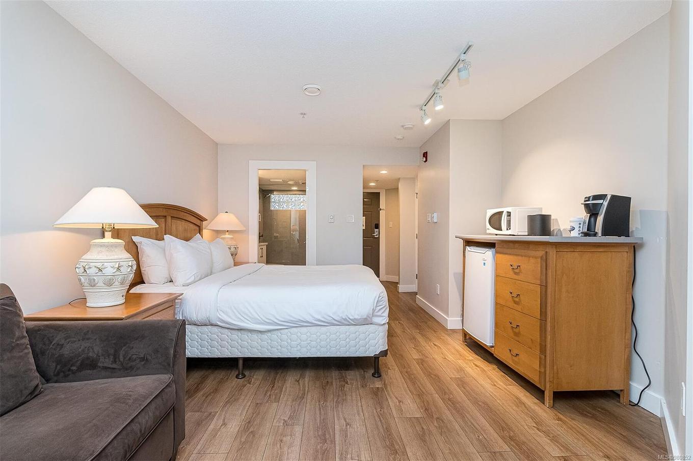 714-1600 Stroulger Rd, Nanoose Bay, BC - Indoor Photo Showing Bedroom