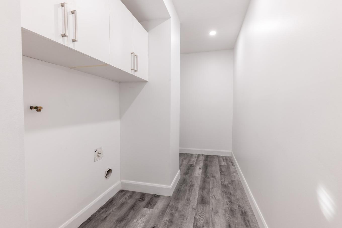 Salle de lavage - 4-1319 Rue Joseph-Janot, Montréal (Rivière-Des-Prairies/Pointe-Aux-Trembles), QC - Indoor Photo Showing Other Room