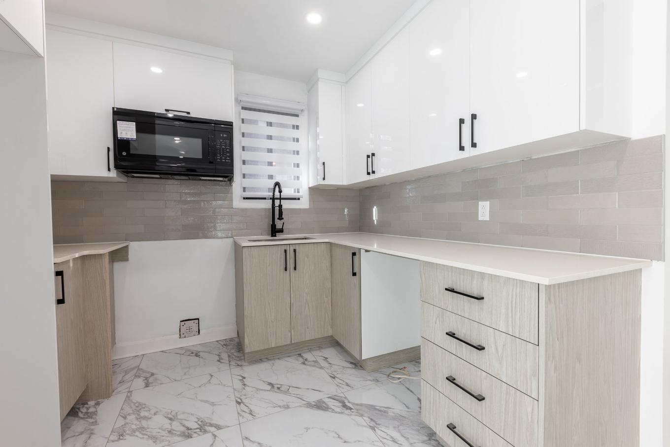 Cuisine - 4-1319 Rue Joseph-Janot, Montréal (Rivière-Des-Prairies/Pointe-Aux-Trembles), QC - Indoor Photo Showing Kitchen