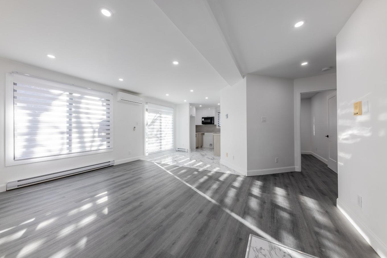 Salle familiale - 4-1319 Rue Joseph-Janot, Montréal (Rivière-Des-Prairies/Pointe-Aux-Trembles), QC - Indoor Photo Showing Other Room