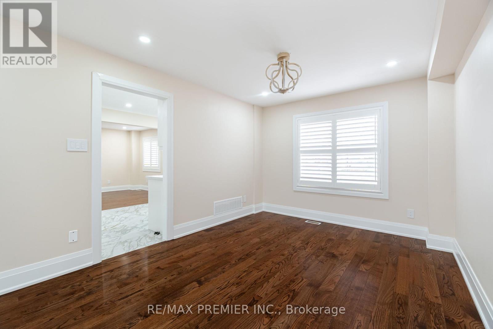 495 Fairview Road W, Mississauga, ON - Indoor Photo Showing Other Room