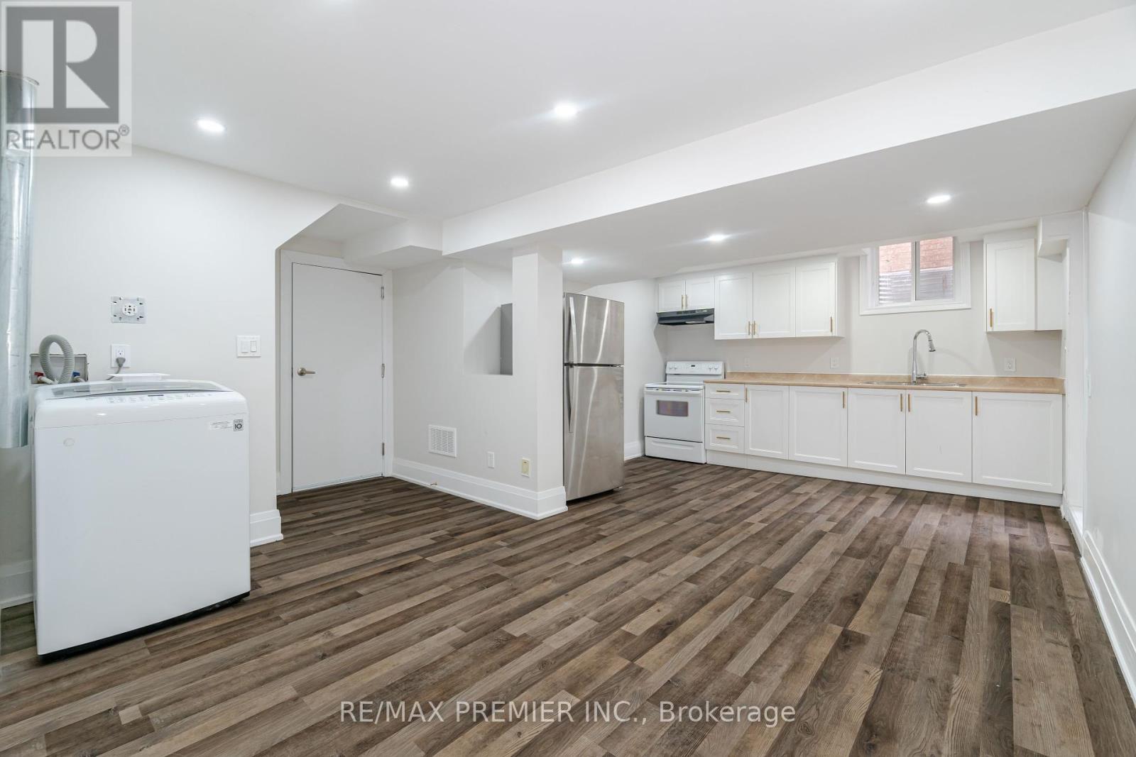 495 Fairview Road W, Mississauga, ON - Indoor Photo Showing Laundry Room