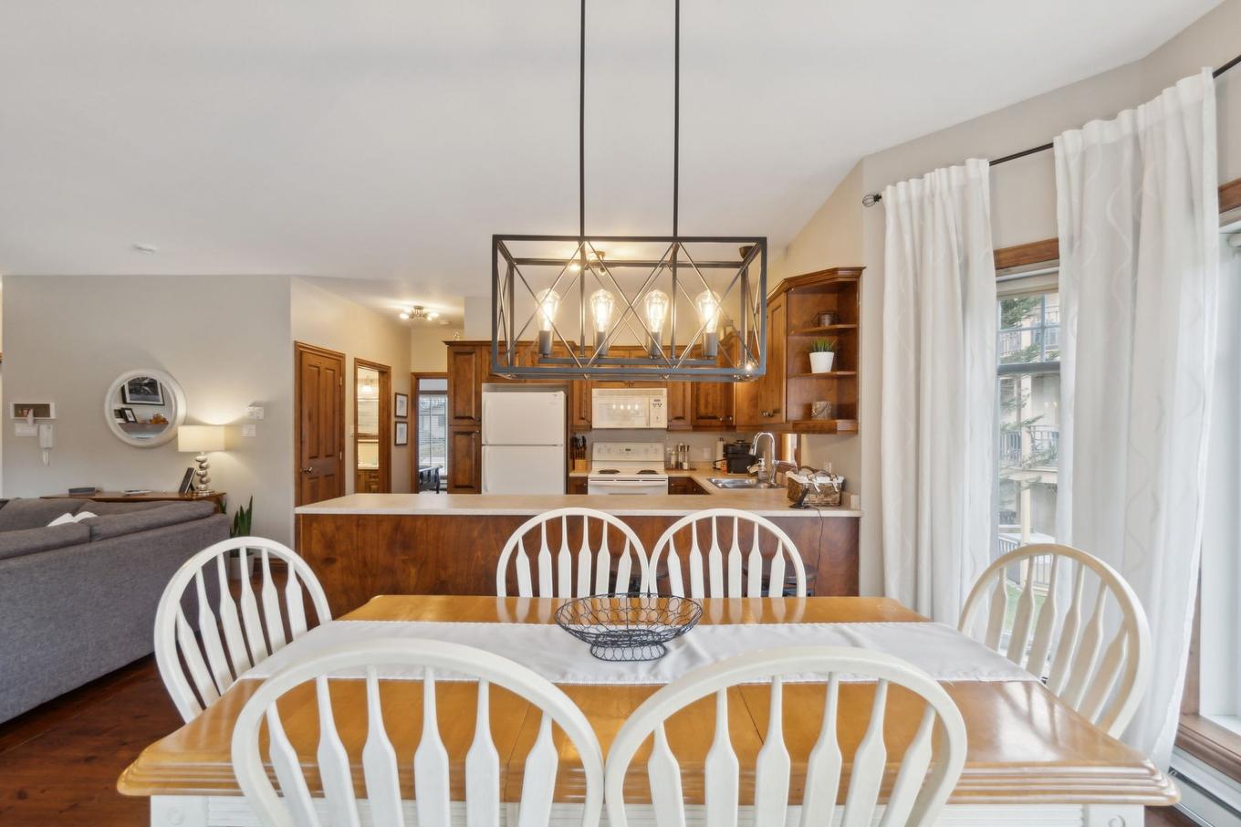 Salle à manger - 3-103 Ch. De L'Érablière, Mont-Tremblant, QC - Indoor Photo Showing Dining Room