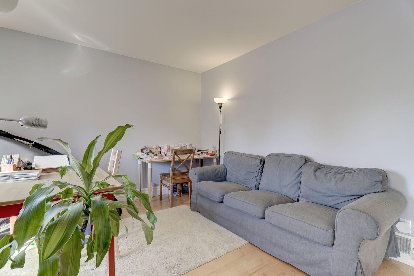 Living room - 1479 Rue Albert, Longueuil (Saint-Hubert), QC - Indoor Photo Showing Living Room