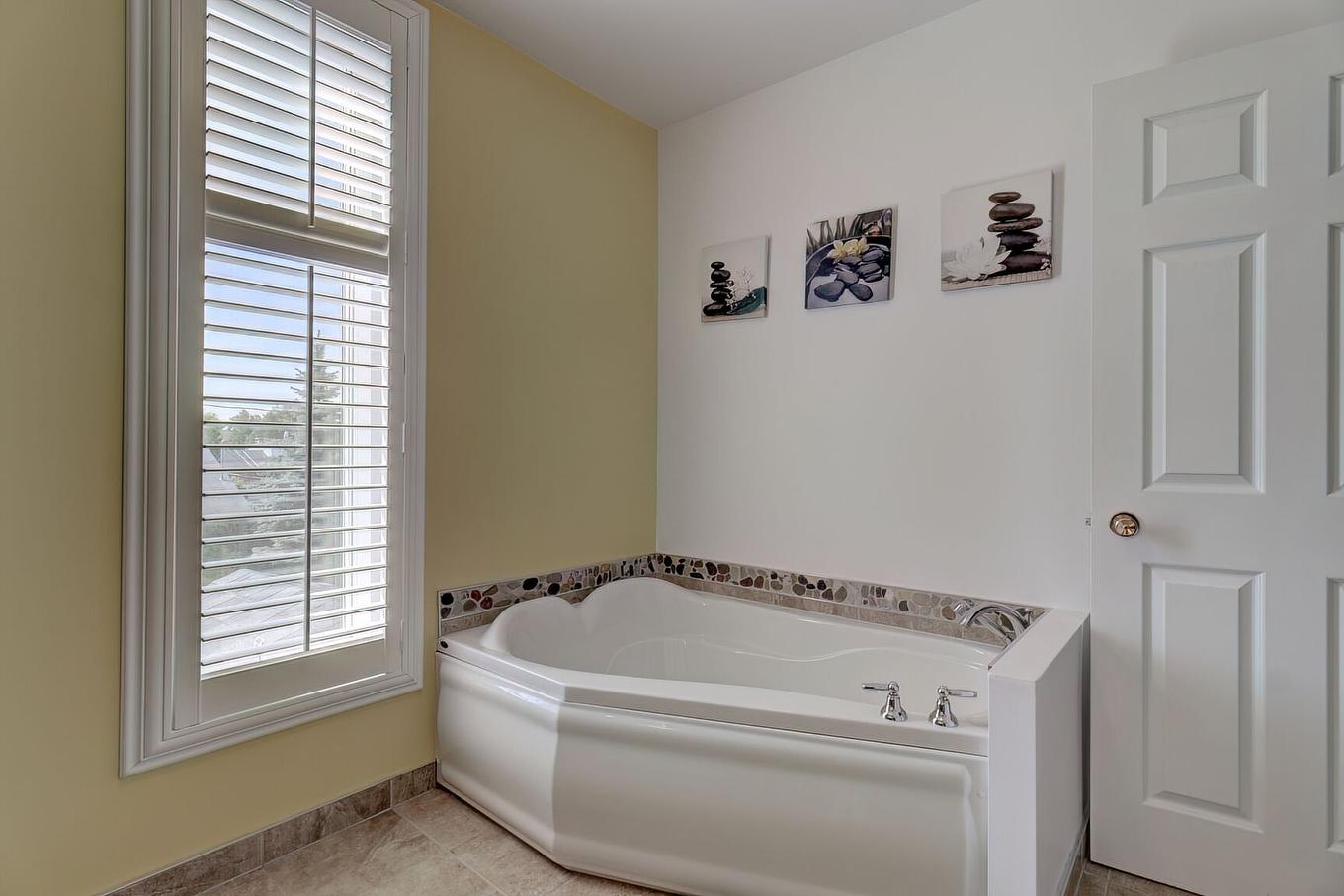 Bathroom - 1479 Rue Albert, Longueuil (Saint-Hubert), QC - Indoor