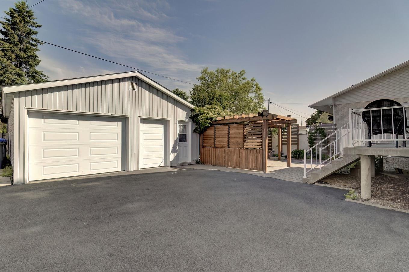 Garage - 1479 Rue Albert, Longueuil (Saint-Hubert), QC - Outdoor