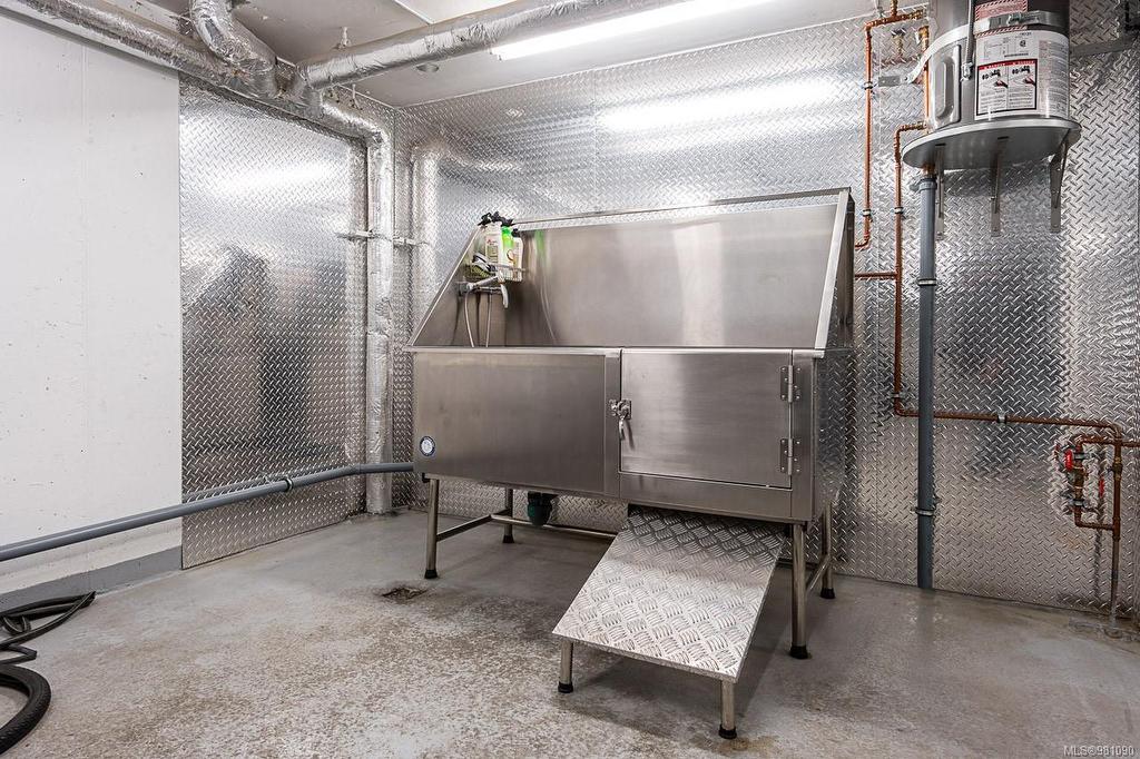 2303-777 Herald St, Victoria, BC - Indoor Photo Showing Other Room