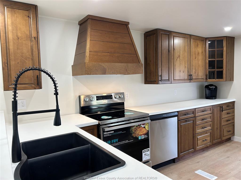 1 Parkside Drive, Mcgregor, ON