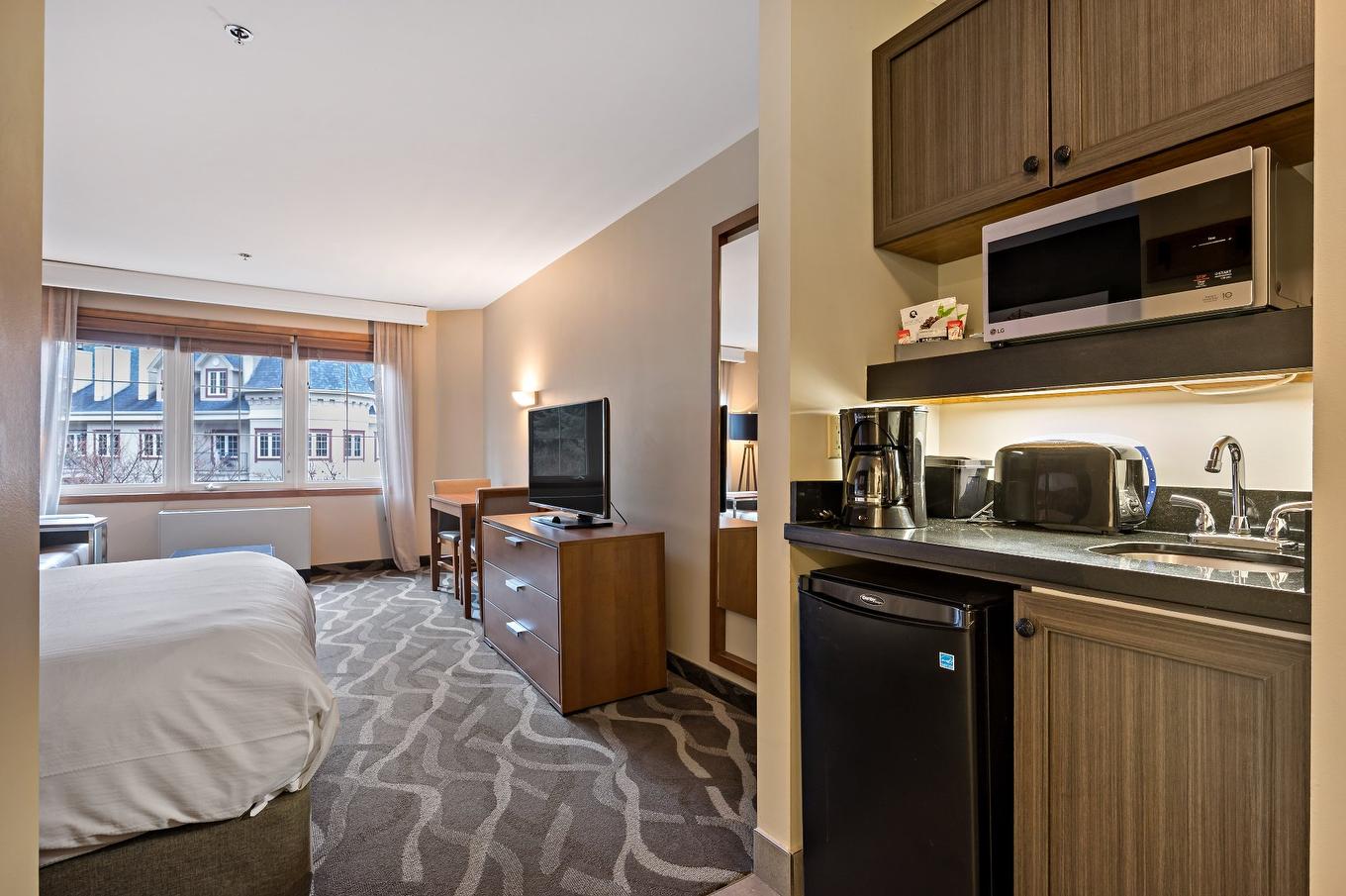 Coin-repas - 331-170 Ch. Du Curé-Deslauriers, Mont-Tremblant, QC - Indoor Photo Showing Bedroom