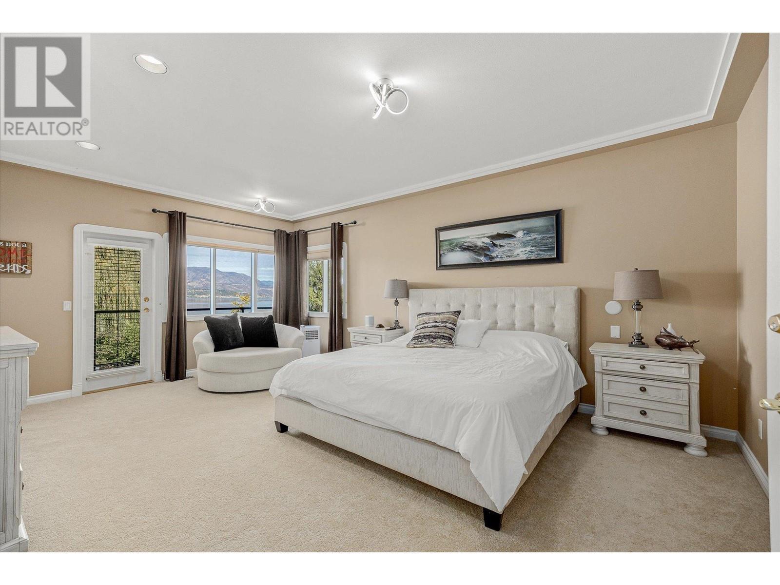 4382 Hobson Road, Kelowna, BC - Indoor Photo Showing Bedroom