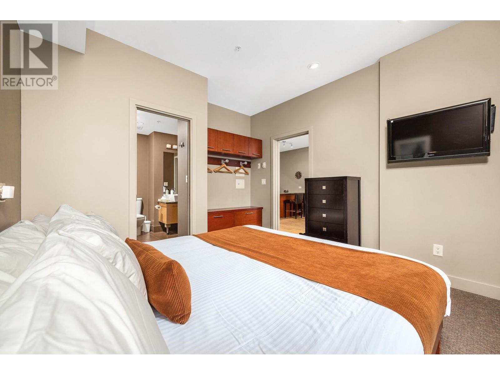 30 Monashee Road Unit# 310, Silver Star, BC - Indoor Photo Showing Bedroom