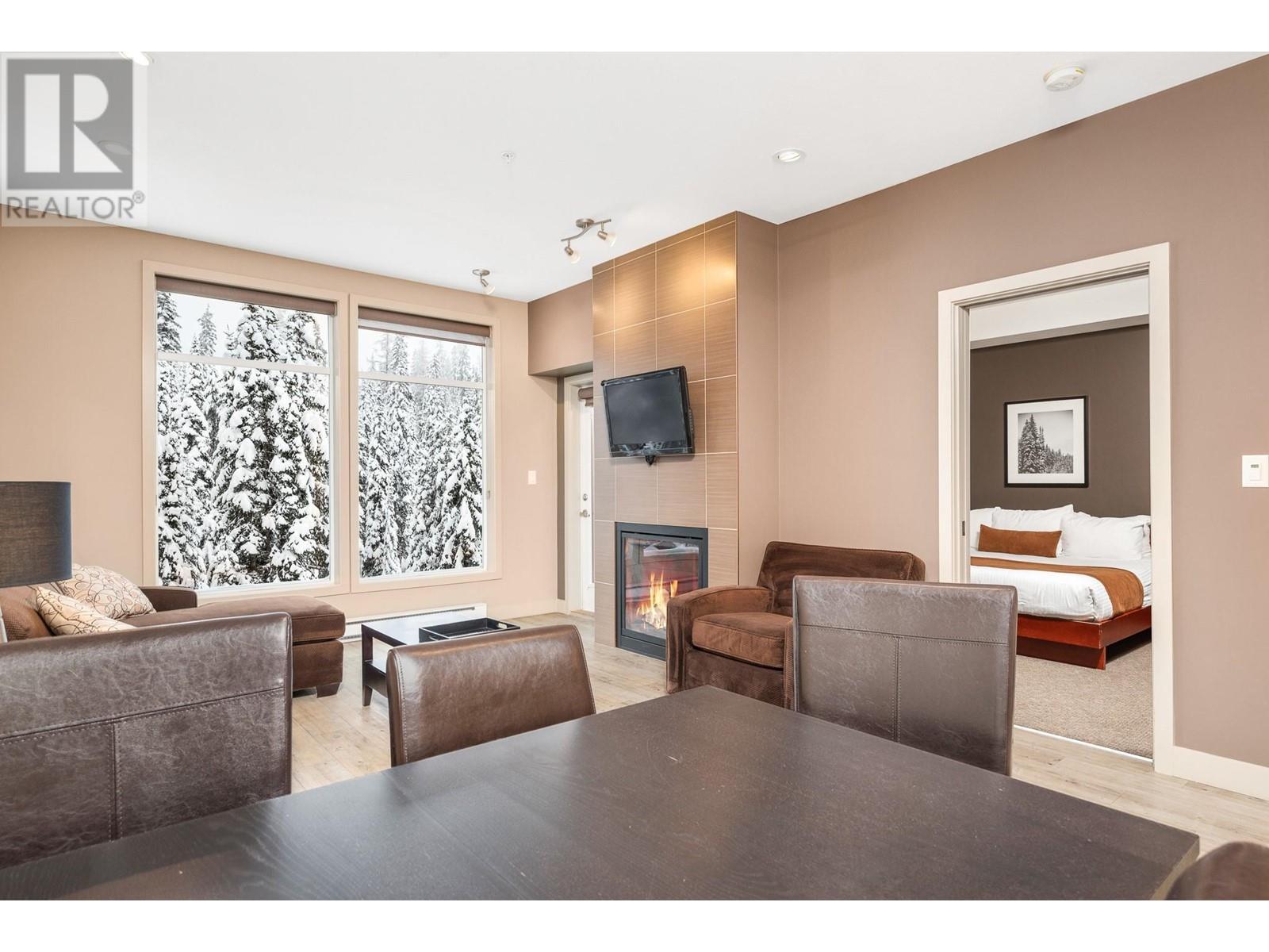 30 Monashee Road Unit# 310, Silver Star, BC - Indoor Photo Showing Living Room With Fireplace