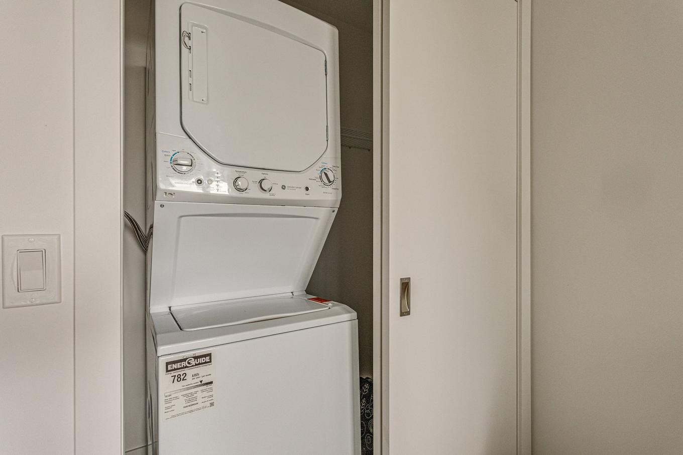 Salle de lavage - 222-1150 Boul. René-Lévesque E., Montréal (Ville-Marie), QC - Indoor Photo Showing Laundry Room