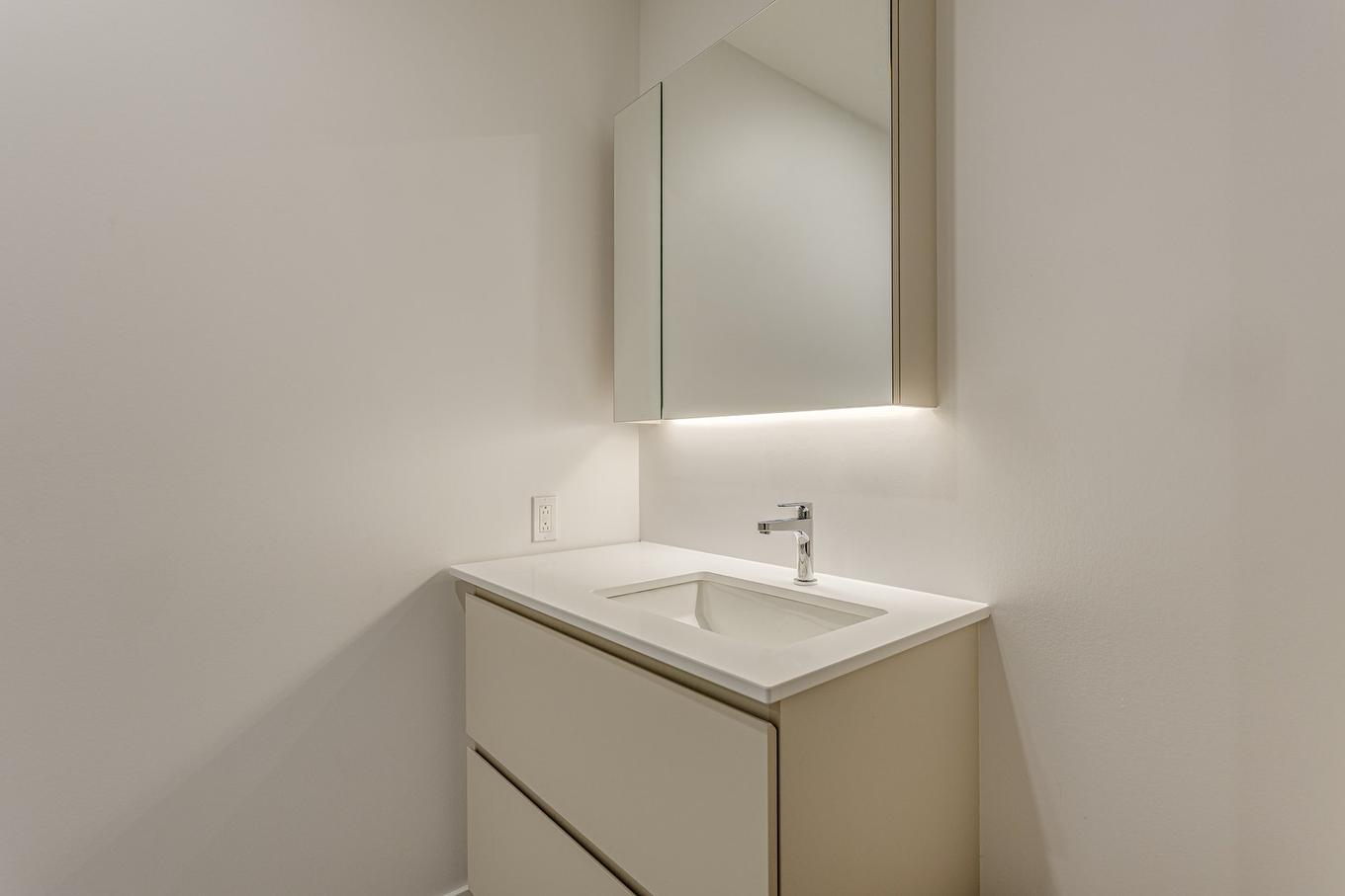 Salle de bains - 222-1150 Boul. René-Lévesque E., Montréal (Ville-Marie), QC - Indoor