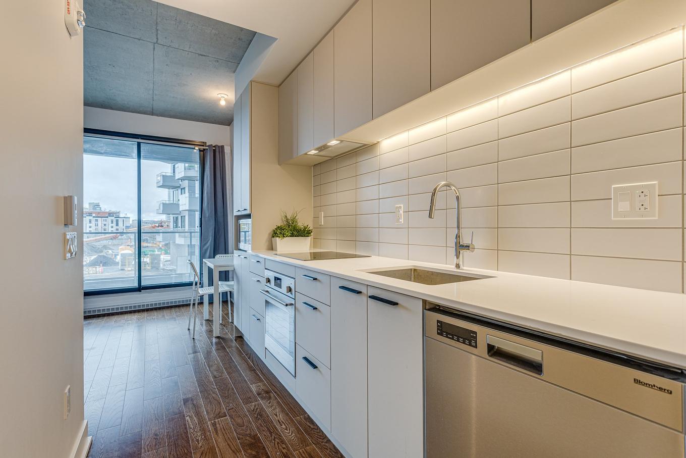 Cuisine - 222-1150 Boul. René-Lévesque E., Montréal (Ville-Marie), QC - Indoor Photo Showing Kitchen With Upgraded Kitchen