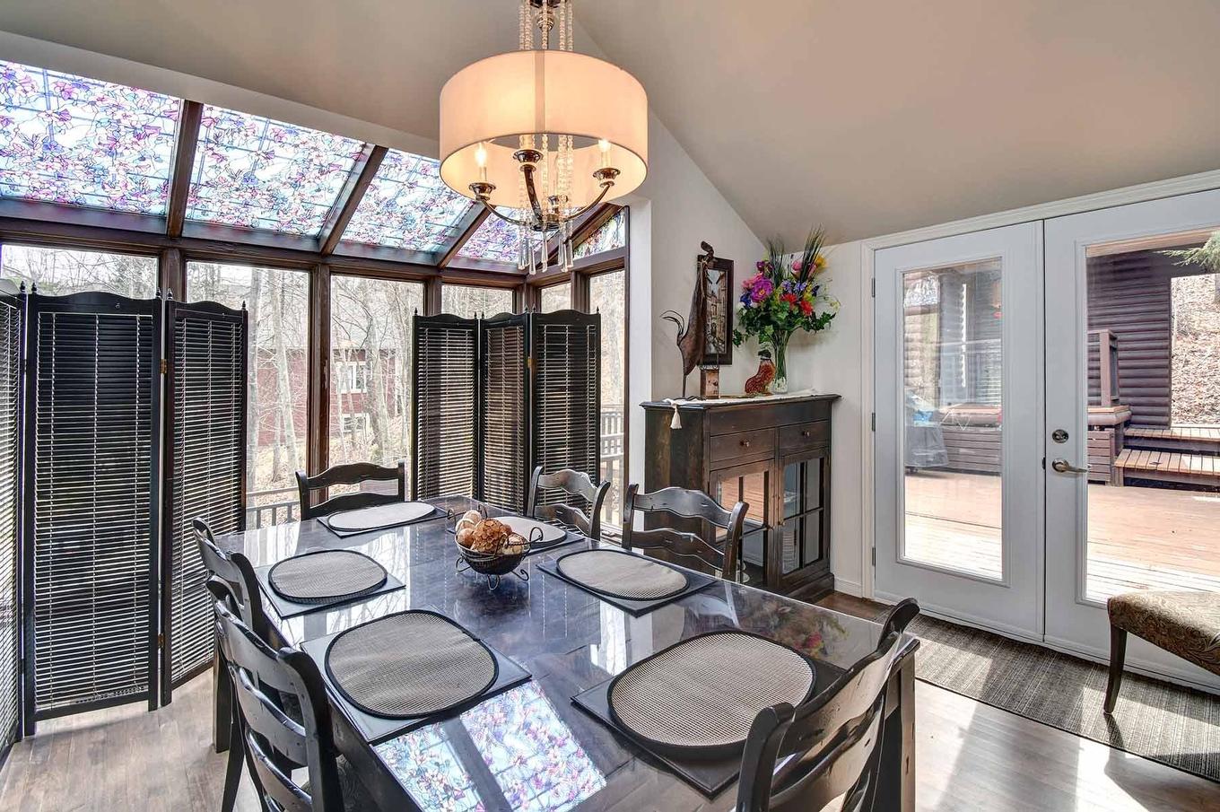 Dining room - 133 Rue St-Jean, Mont-Tremblant, QC - Indoor Photo Showing Dining Room