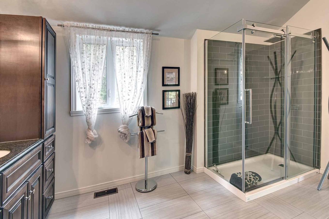 Ensuite bathroom - 133 Rue St-Jean, Mont-Tremblant, QC - Indoor Photo Showing Bathroom