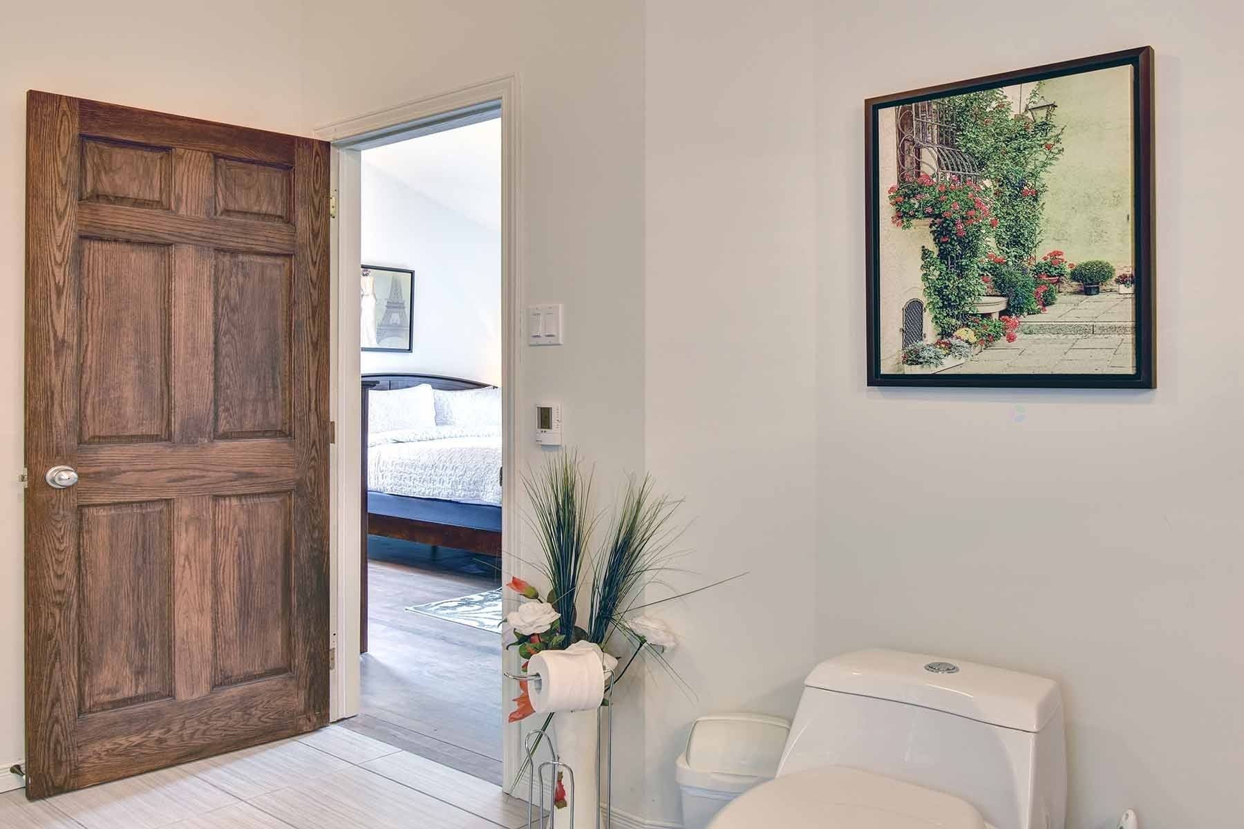 Salle de bains attenante à la CCP - 133 Rue St-Jean, Mont-Tremblant, QC - Indoor