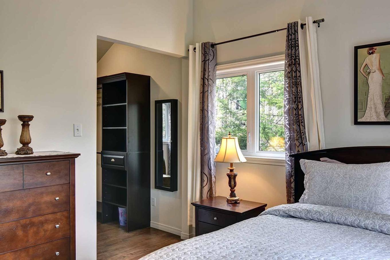 Master bedroom - 133 Rue St-Jean, Mont-Tremblant, QC - Indoor Photo Showing Bedroom