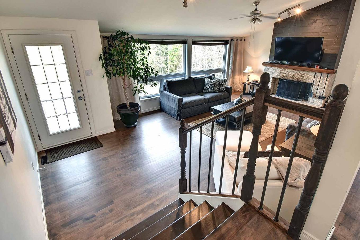 Living room - 133 Rue St-Jean, Mont-Tremblant, QC - Indoor Photo Showing Living Room With Fireplace