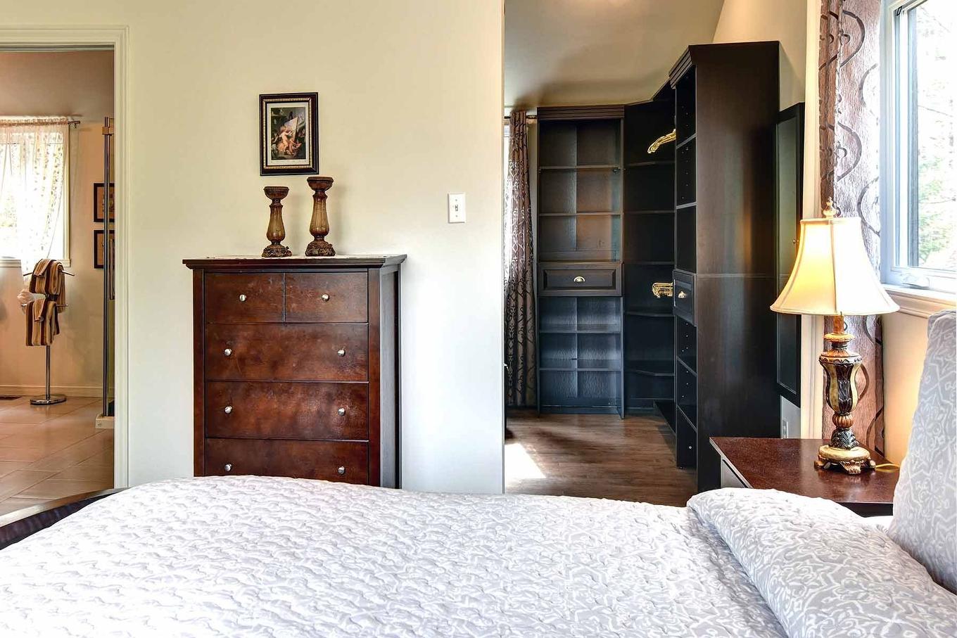 Master bedroom - 133 Rue St-Jean, Mont-Tremblant, QC - Indoor Photo Showing Bedroom