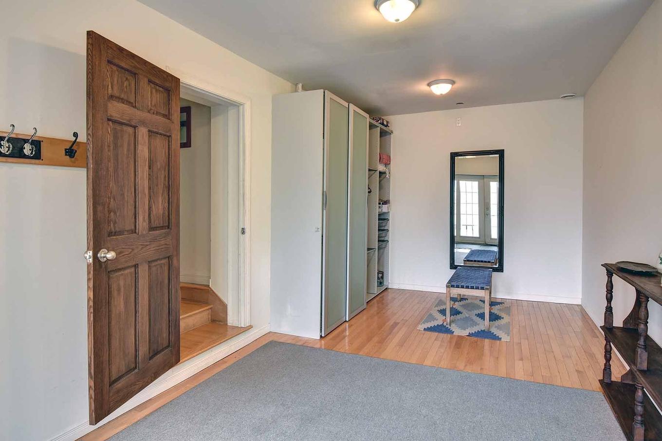 Hall - 133 Rue St-Jean, Mont-Tremblant, QC - Indoor