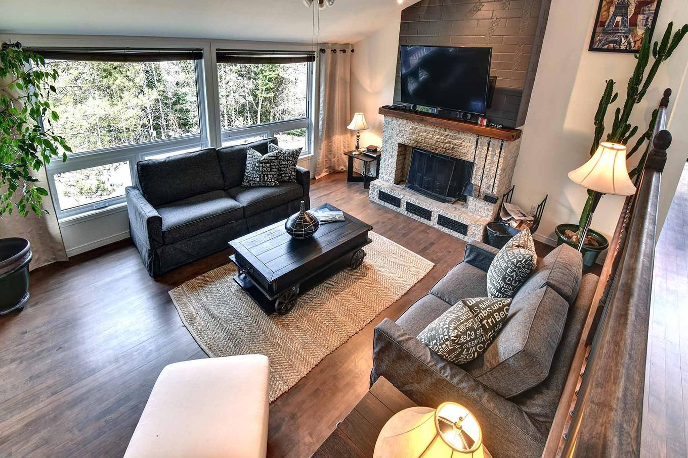 Living room - 133 Rue St-Jean, Mont-Tremblant, QC - Indoor Photo Showing Living Room With Fireplace