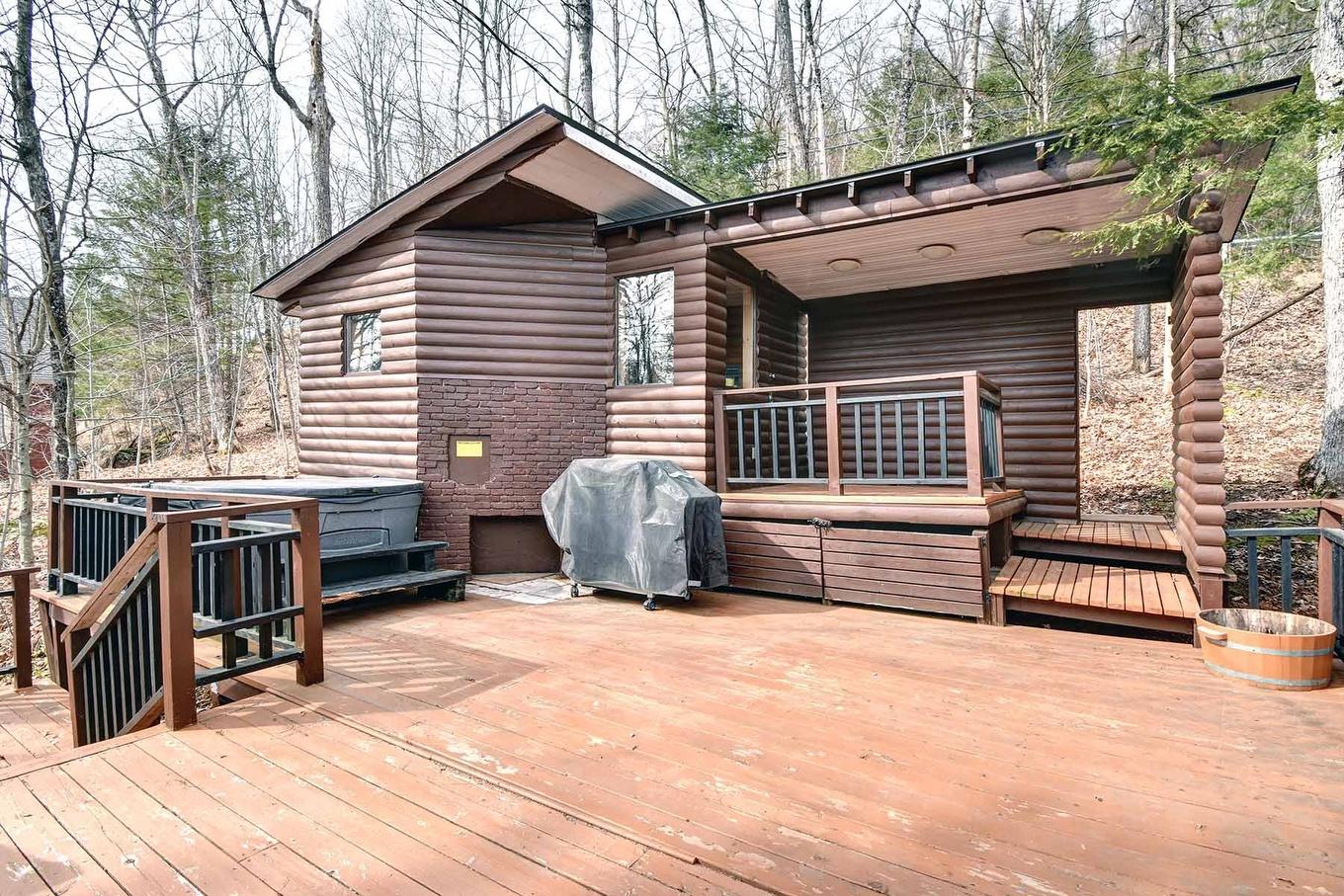 Exterior - 133 Rue St-Jean, Mont-Tremblant, QC - Outdoor With Deck Patio Veranda With Exterior