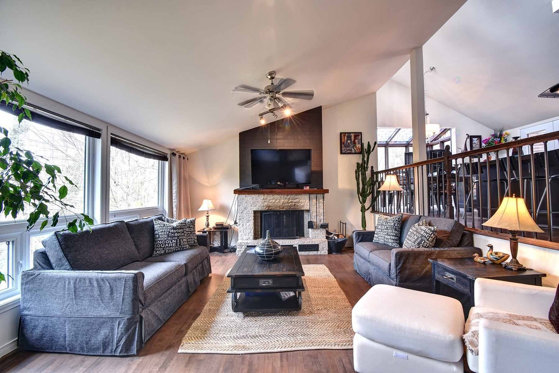 Salon - 133 Rue St-Jean, Mont-Tremblant, QC - Indoor Photo Showing Living Room With Fireplace