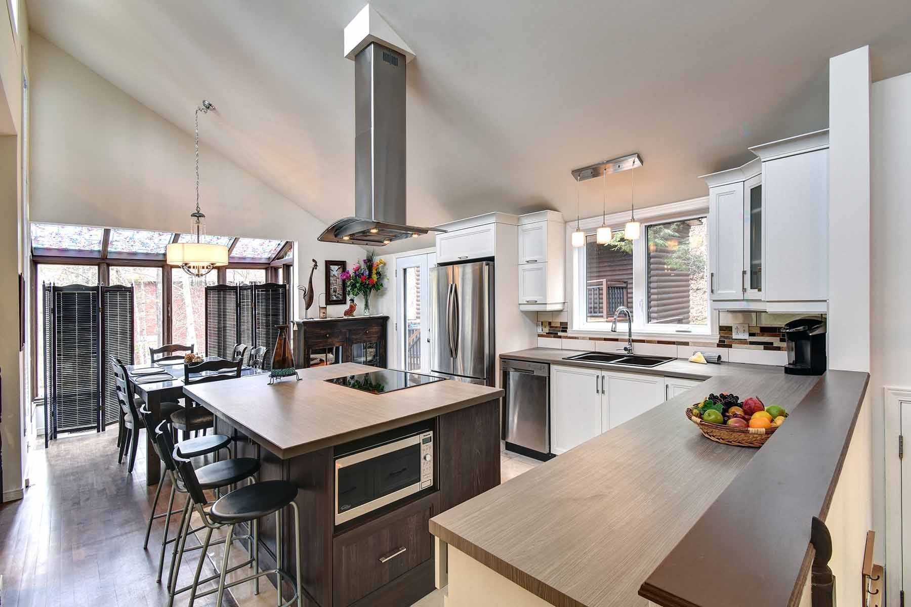 Cuisine - 133 Rue St-Jean, Mont-Tremblant, QC - Indoor Photo Showing Other Room