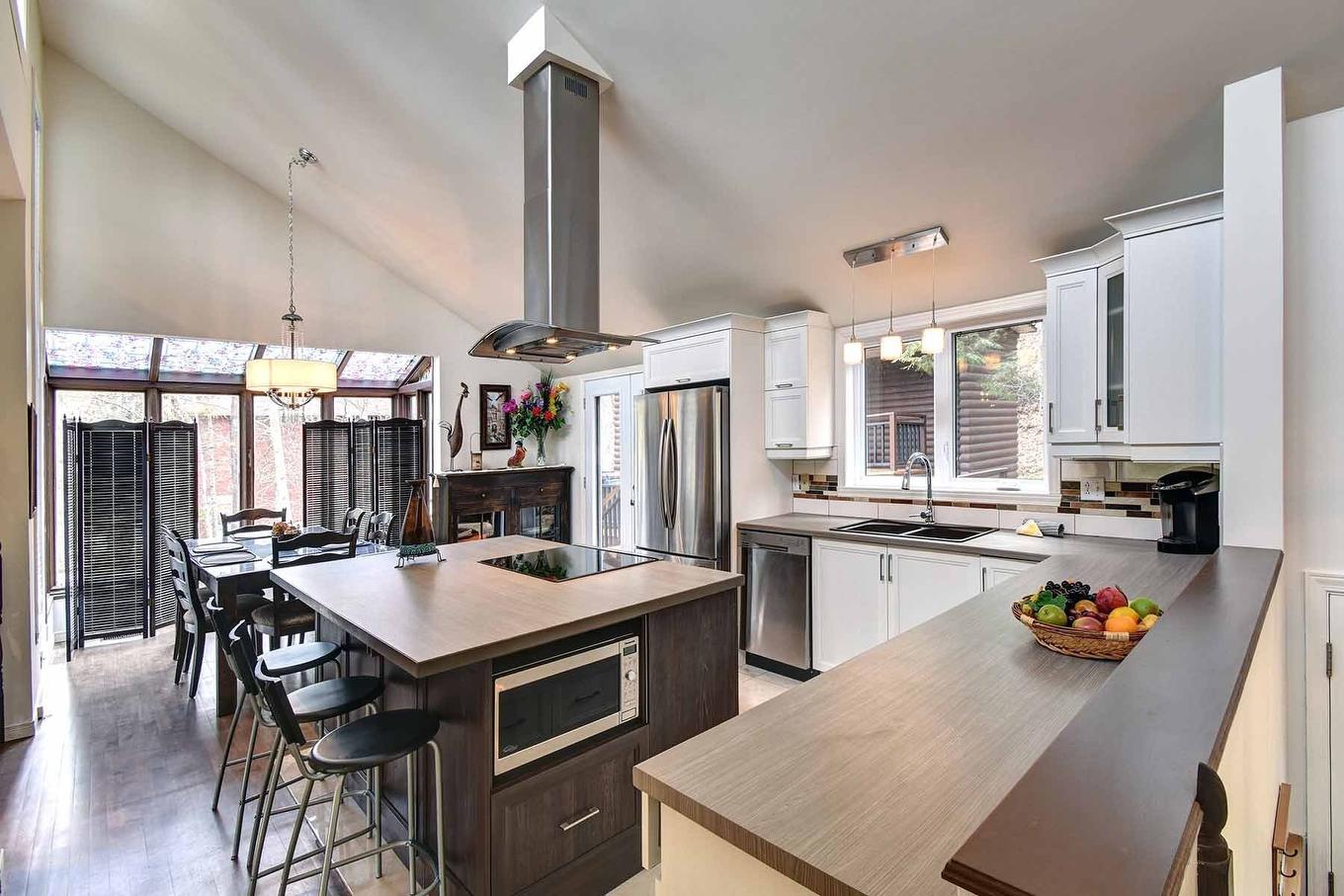 Kitchen - 133 Rue St-Jean, Mont-Tremblant, QC - Indoor