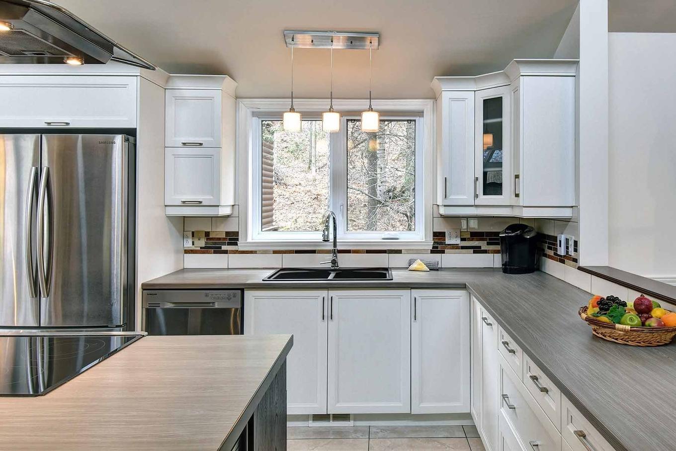 Kitchen - 133 Rue St-Jean, Mont-Tremblant, QC - Indoor Photo Showing Kitchen With Double Sink