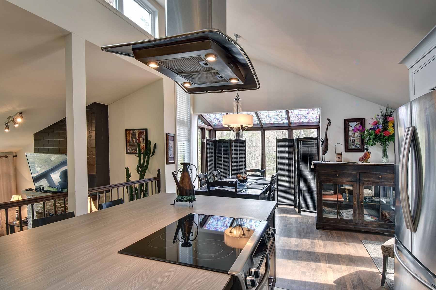 Cuisine - 133 Rue St-Jean, Mont-Tremblant, QC - Indoor