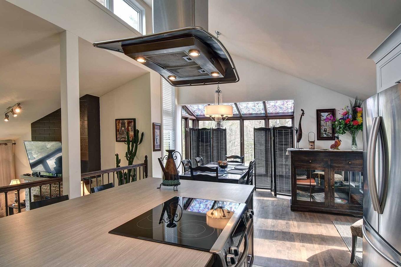 Kitchen - 133 Rue St-Jean, Mont-Tremblant, QC - Indoor