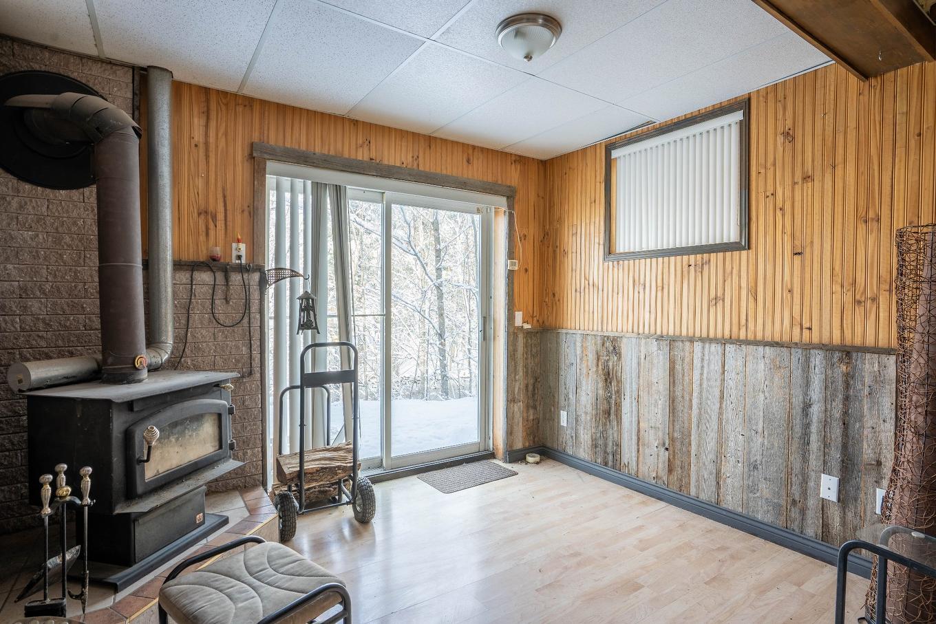 Salle familiale - 205 36E Avenue N., Saint-Georges, QC - Indoor Photo Showing Other Room