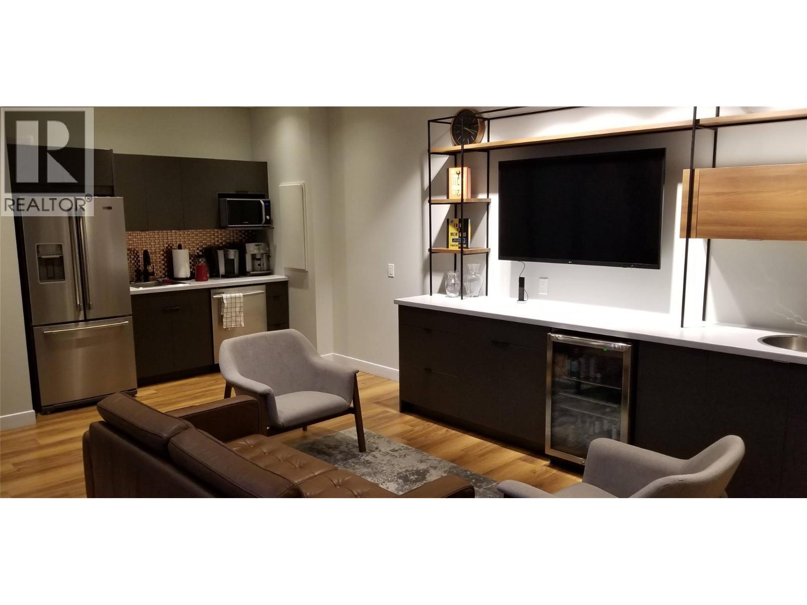 1607 Pandosy Street, Kelowna, BC