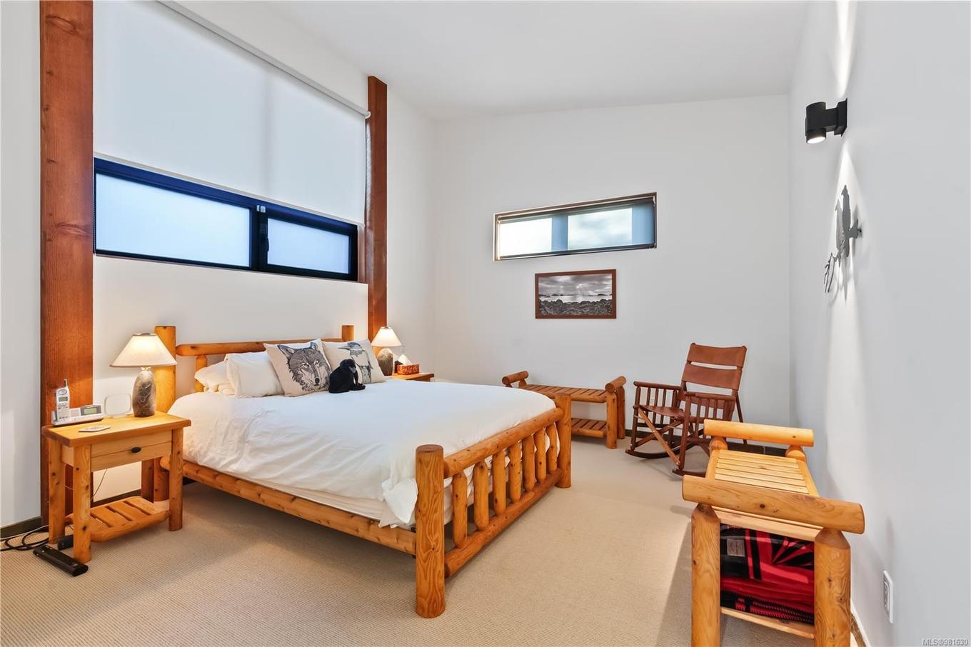 212-515 Marine Dr, Ucluelet, BC - Indoor Photo Showing Bedroom