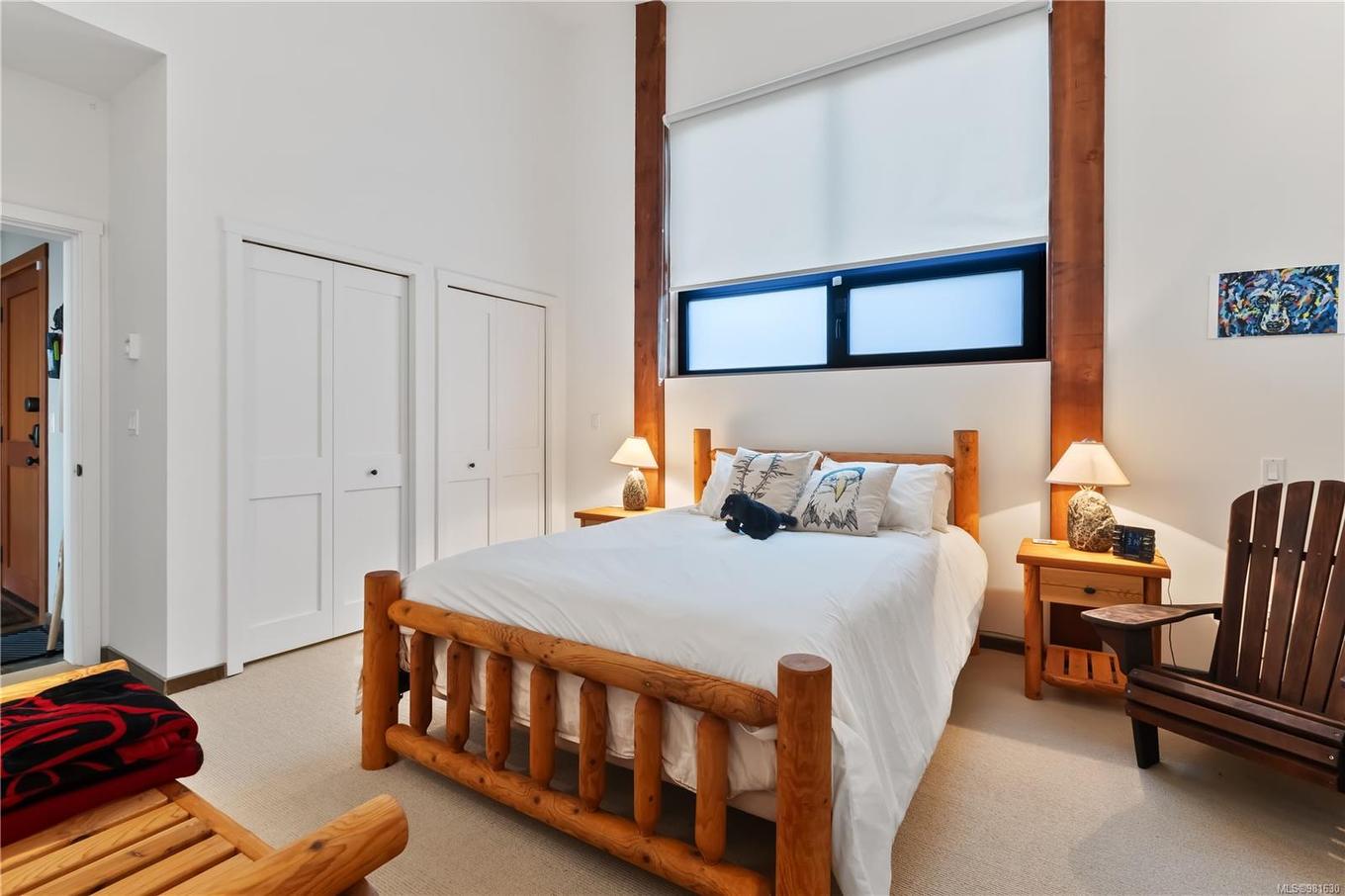 212-515 Marine Dr, Ucluelet, BC - Indoor Photo Showing Bedroom