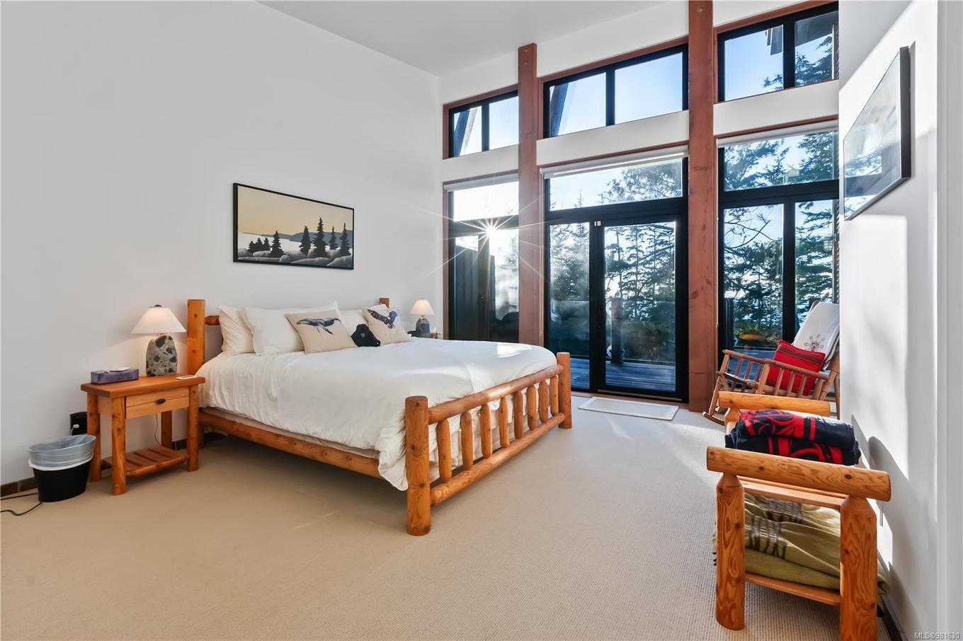 212-515 Marine Dr, Ucluelet, BC - Indoor Photo Showing Bedroom