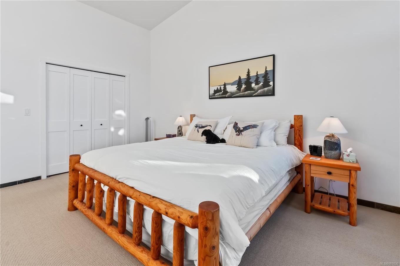 212-515 Marine Dr, Ucluelet, BC - Indoor Photo Showing Bedroom