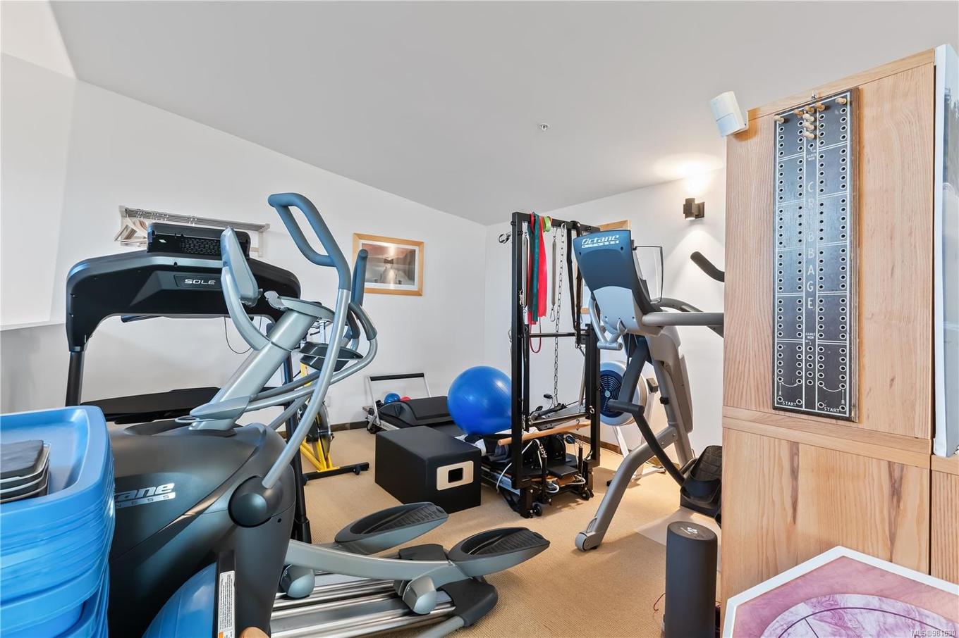 212-515 Marine Dr, Ucluelet, BC - Indoor Photo Showing Gym Room