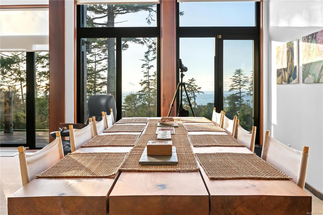 212-515 Marine Dr, Ucluelet, BC - Indoor Photo Showing Dining Room