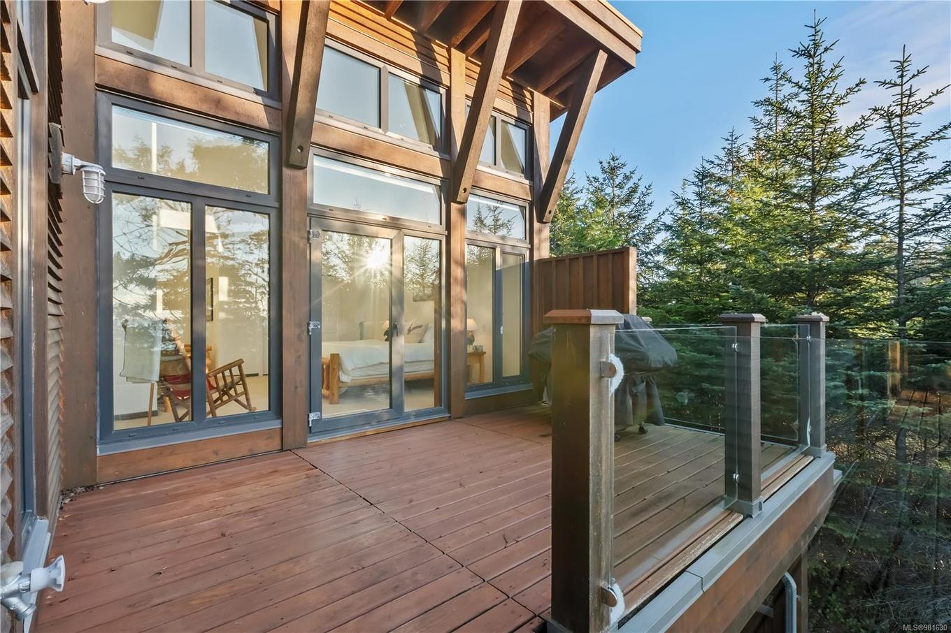 212-515 Marine Dr, Ucluelet, BC - With Exterior