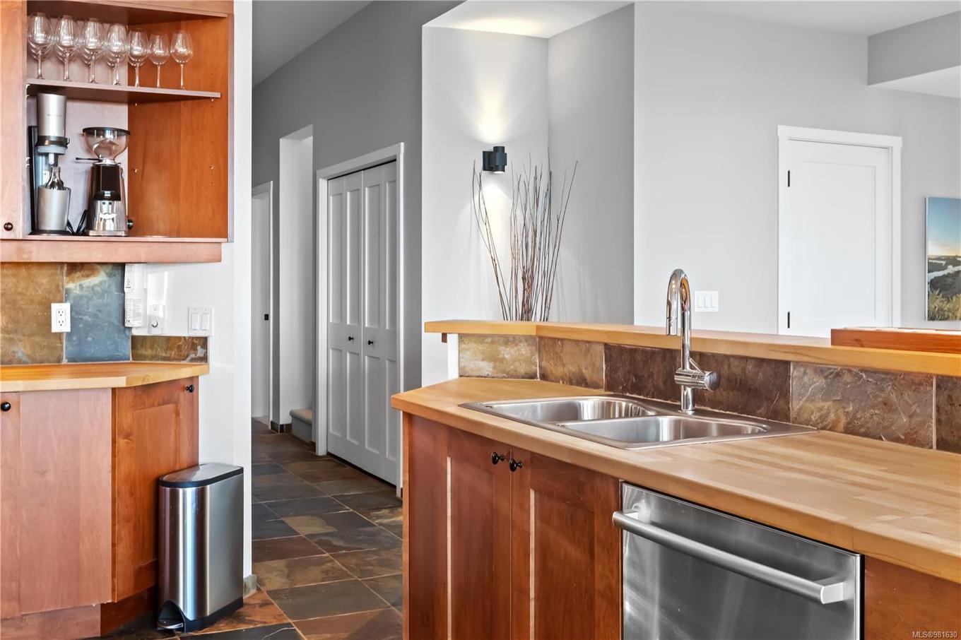 212-515 Marine Dr, Ucluelet, BC - Indoor Photo Showing Kitchen With Double Sink